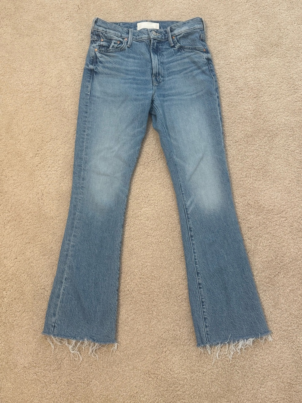 MOTHER The Outsider Flood Fray Flare Jeans